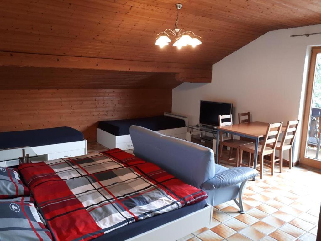 Karl-Stieler-Str. One Room In A 2 Room Appartment ; Lot Space บรุคมุห์ล ภายนอก รูปภาพ