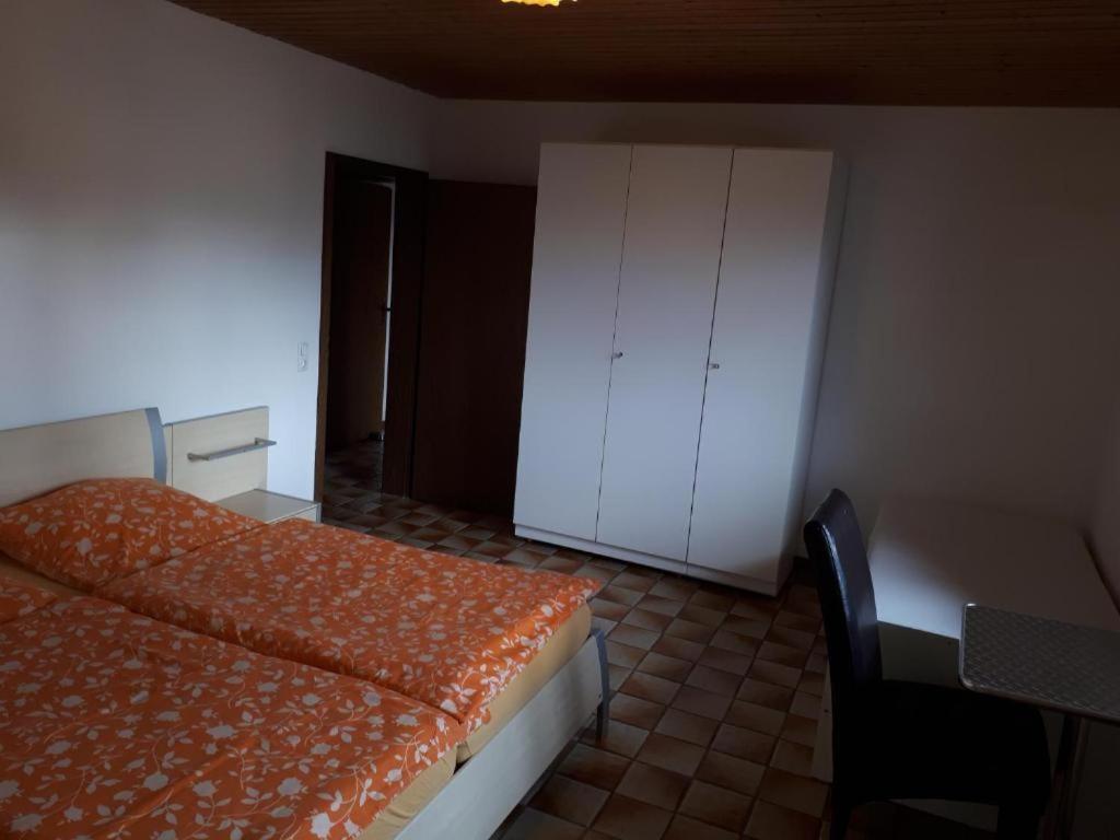 Karl-Stieler-Str. One Room In A 2 Room Appartment ; Lot Space บรุคมุห์ล ภายนอก รูปภาพ