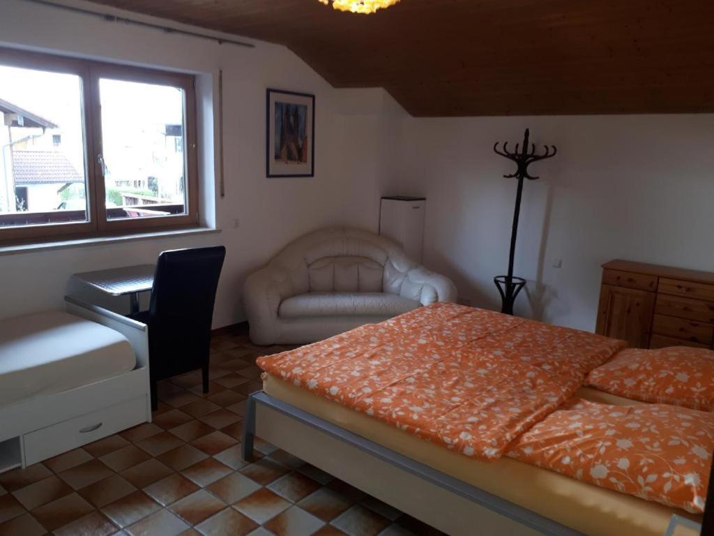 Karl-Stieler-Str. One Room In A 2 Room Appartment ; Lot Space บรุคมุห์ล ภายนอก รูปภาพ